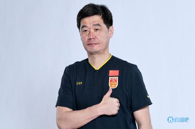 顿了一下，问道，阮妈，家里有药箱吗，你家少爷膝盖受伤了。